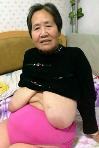 Pretty chinese Granny!